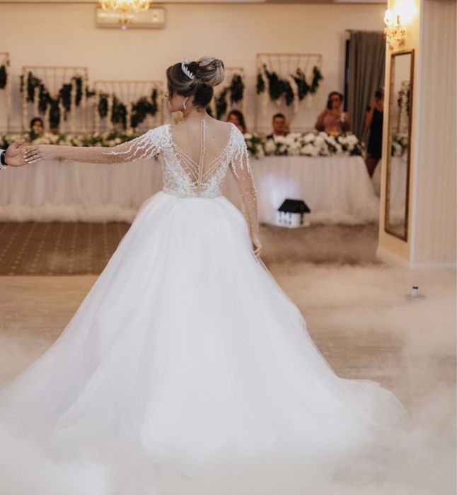 Rochie de mireasa/cerc/voal/cercei/halat