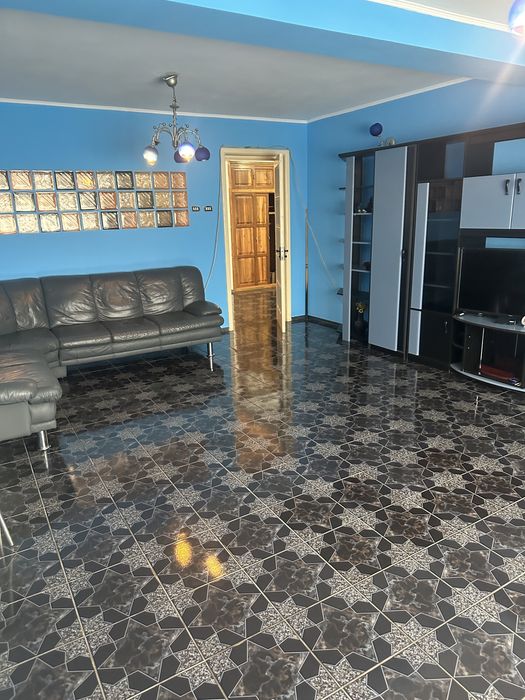 Inchiriez apartament