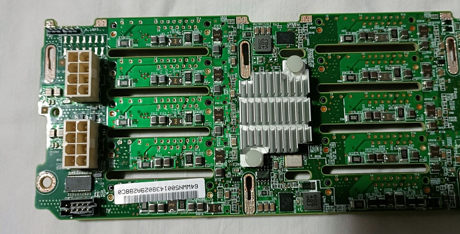 SAS controller HP Smart Array P430+backplane 25 slot SAS