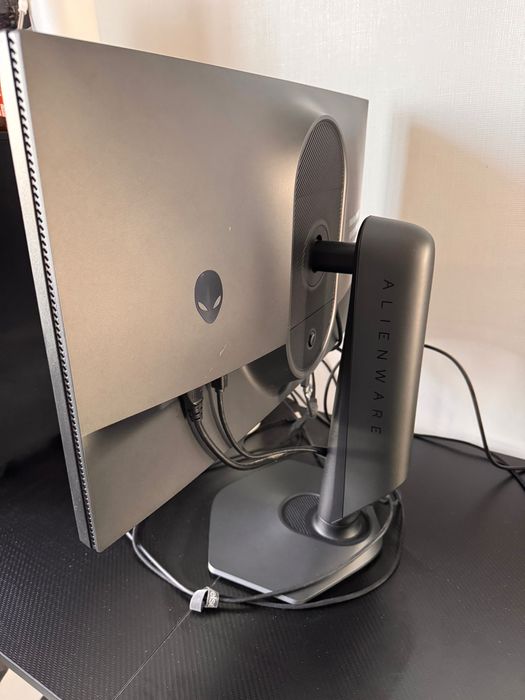 Монитор DELL Alienware