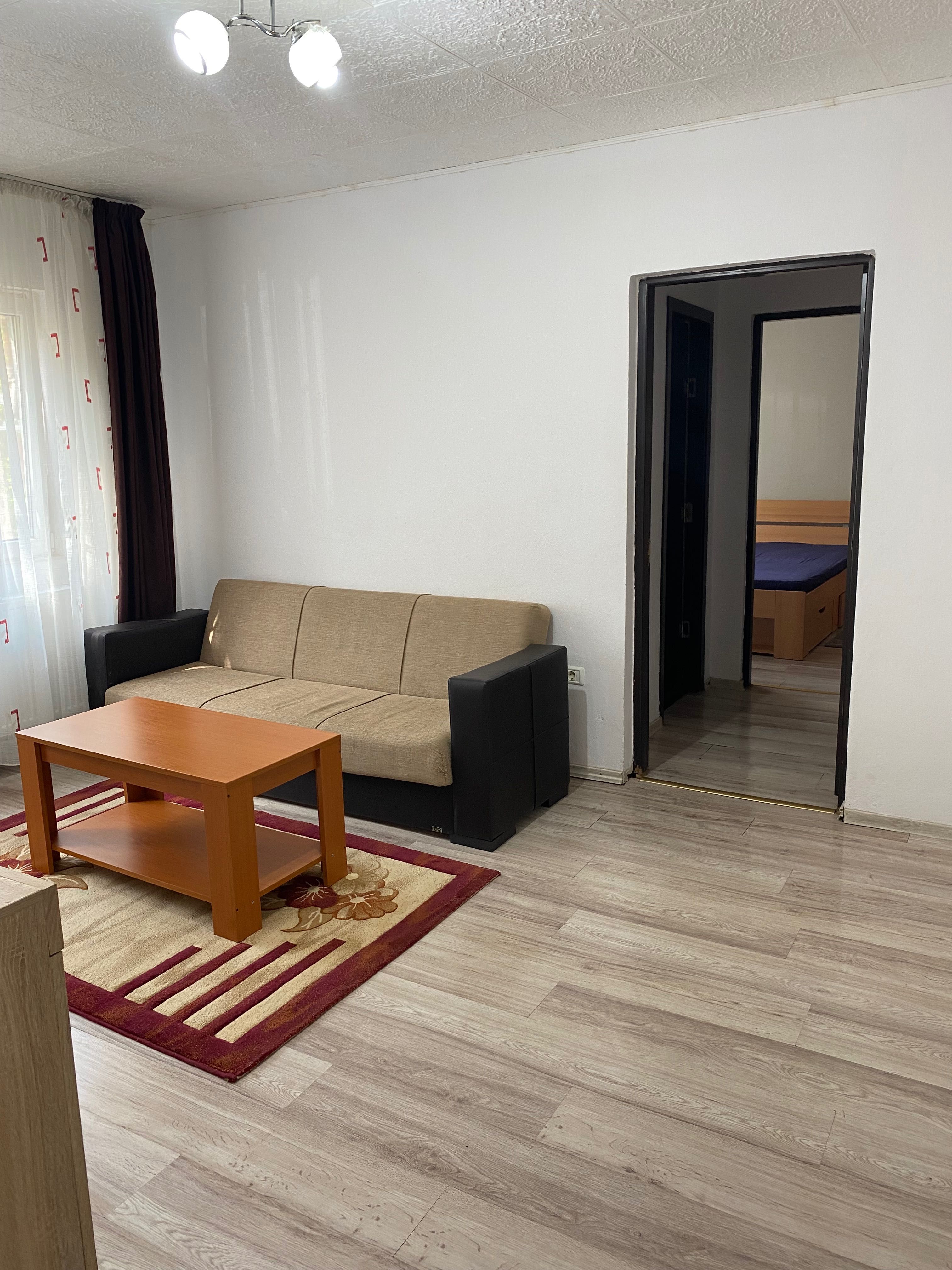 Ofer spre închiriere apartament cu două camere