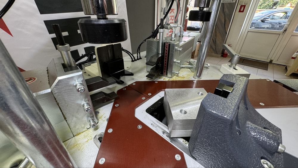 APEX I Masina de sertizat hidraulica profile din aluminiu