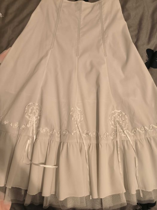 Fusta alba foarte frumoasa damă