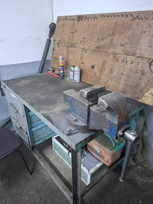 Подъемник машины, тиски слесарные, пресс, стол