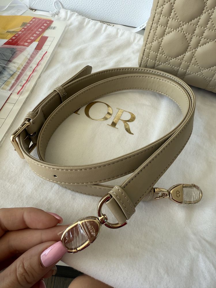 Dior естествена кожа нова бежова чанта