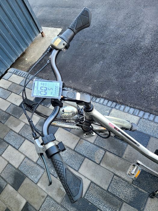 Електровелосипед GIANT 28