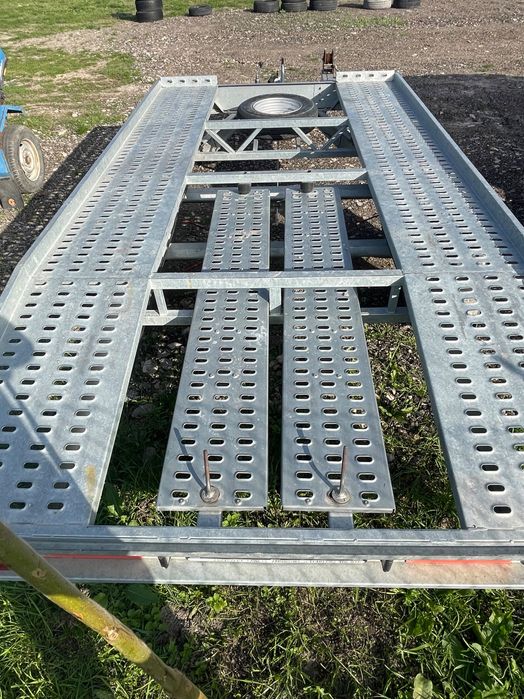 Платформи за автомобили / ремъркета под наем