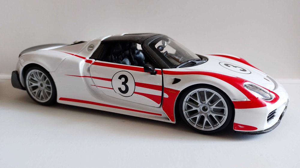 Метални колички Bburago в Мащаб 1:24