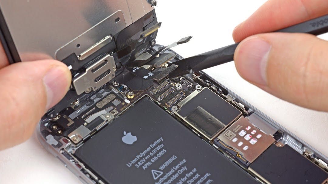 Reparam IPHONE, avem TOATE piesele ORIGINALE pe STOC! - Service GSM