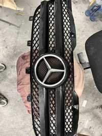 Mercedes Sprinter - Предна решетка с емблема