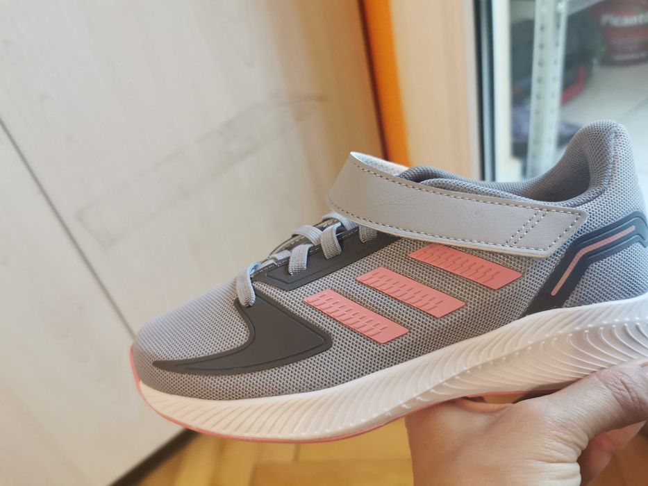 Маратонки Adidas Нови