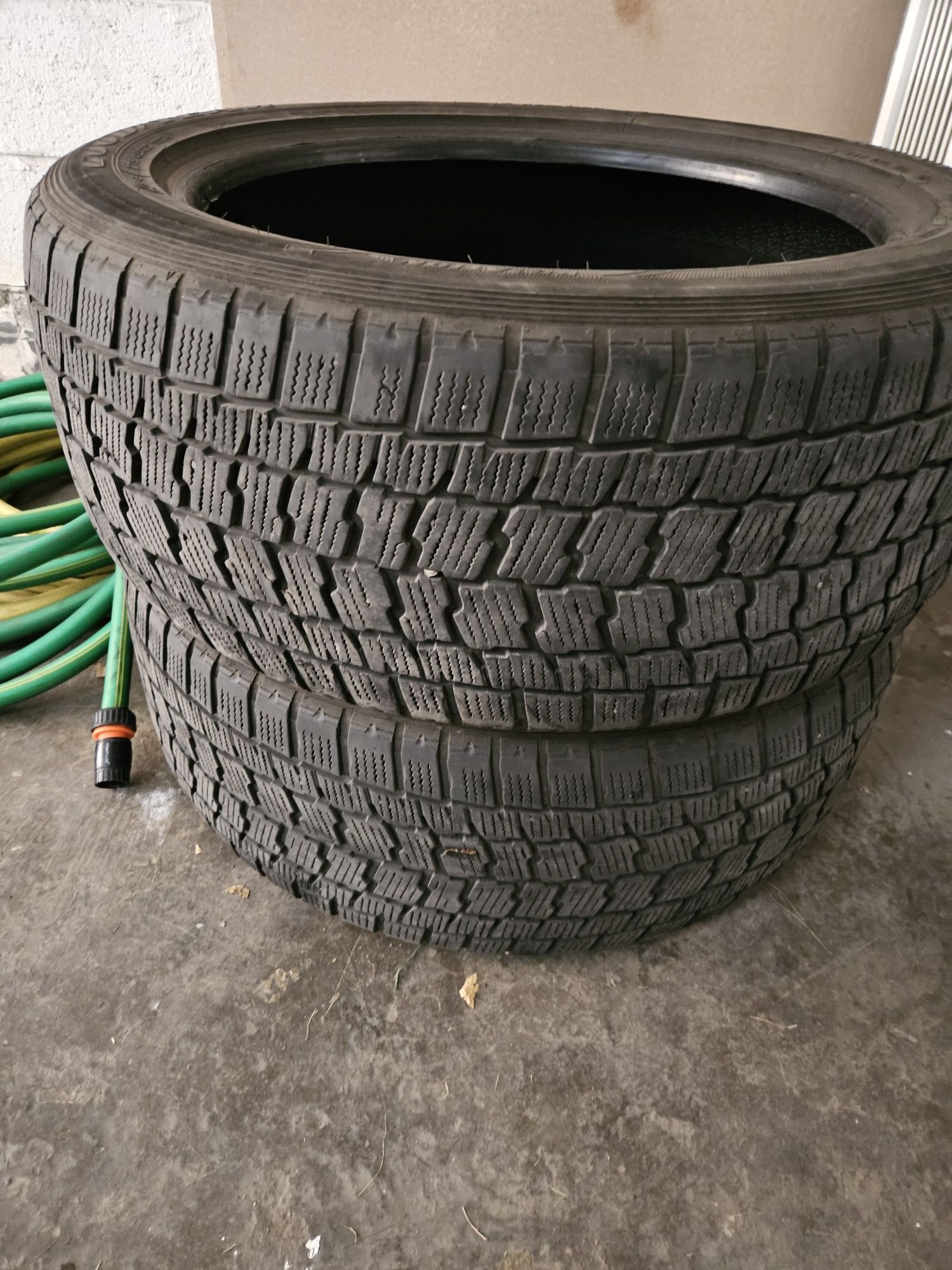 Продам шины в количестве 2 шт  275/45R20