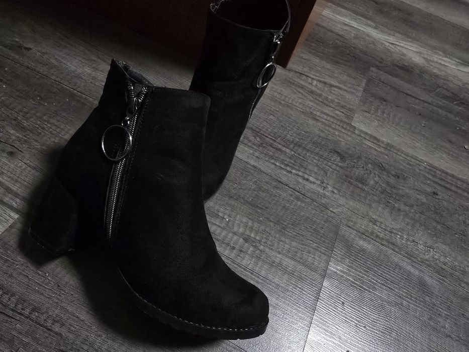 Botine cu toc...
