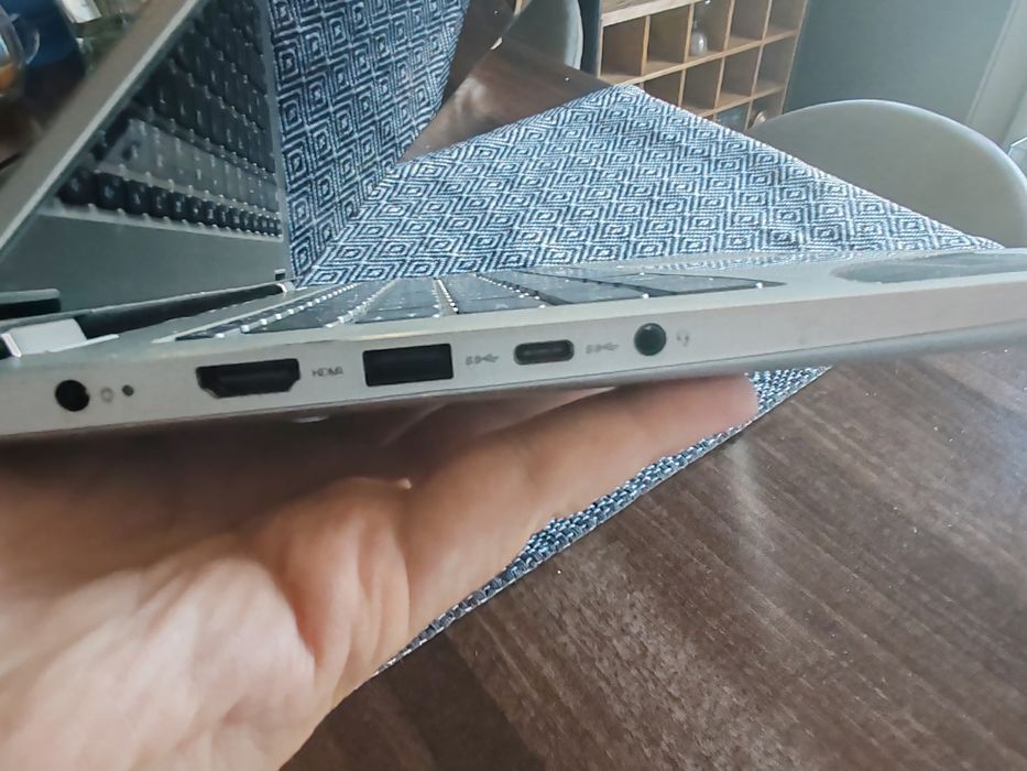 Super preț, impecabil, Laptop Lenovo Yoga 520 – i3, 4gb ram, HDD 1 TB