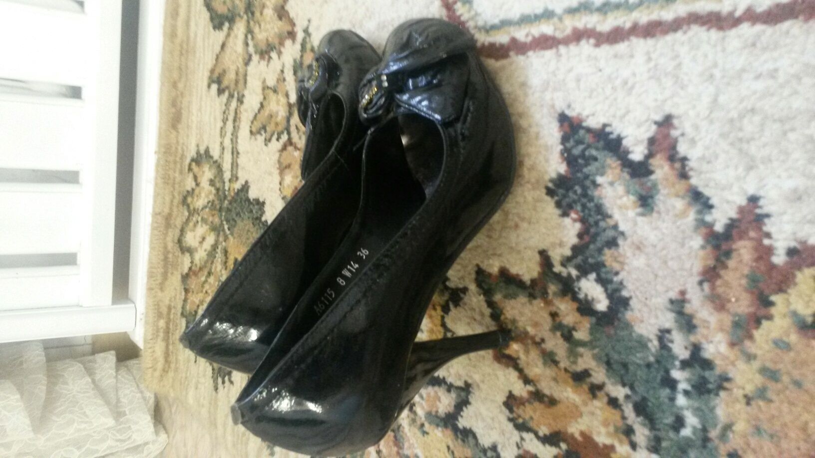 Туфли женские, 36 размер, чёрные,  кованные,  лакированный,  удобные .