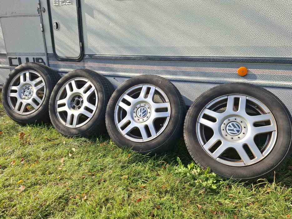 Продавам комплект от 4 броя оригинални алуминиеви джанти.