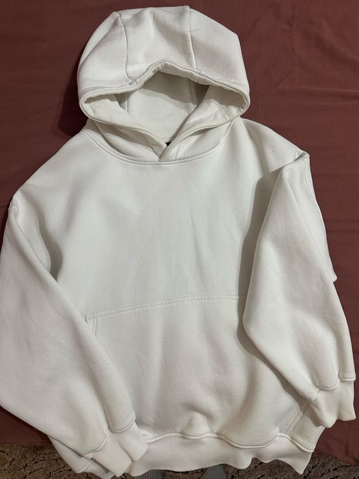 Продам свитшот белого цвета