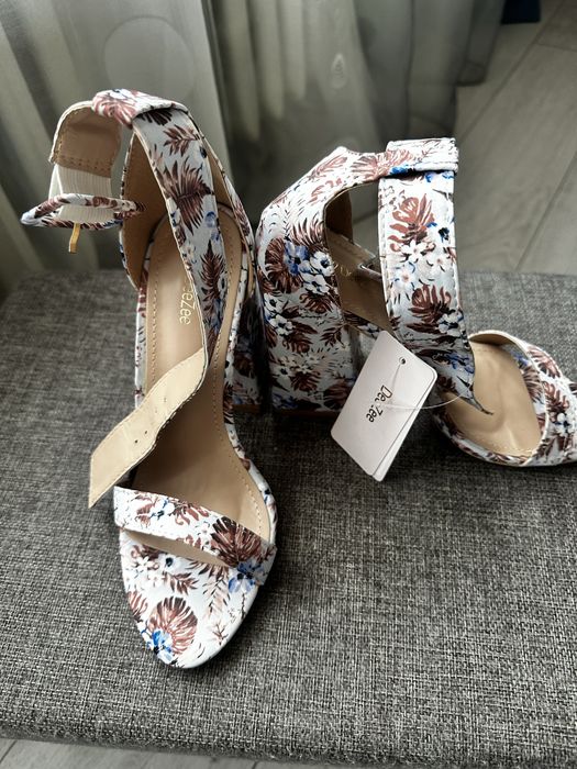 Сандали DeeZee