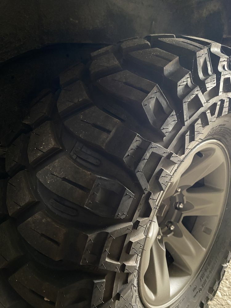 Jante Nissan Patrol cu Anvelope maxxis 35x12,5-R16