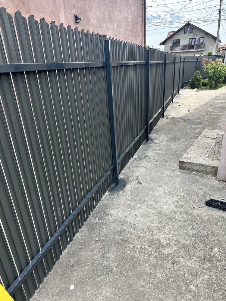 Construim garduri din sipca metalic plasa bordurata