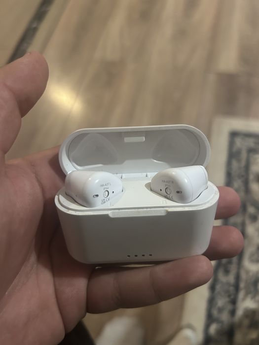 Vand casti JVC aproape noi