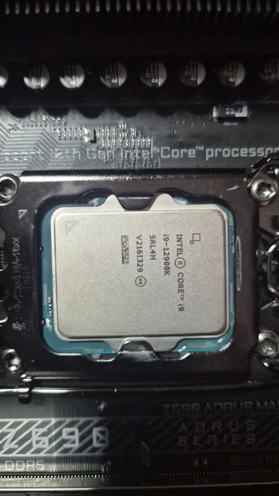 Vand placa de baza Gigabyte Z690 Aorus Master cu procesor I9