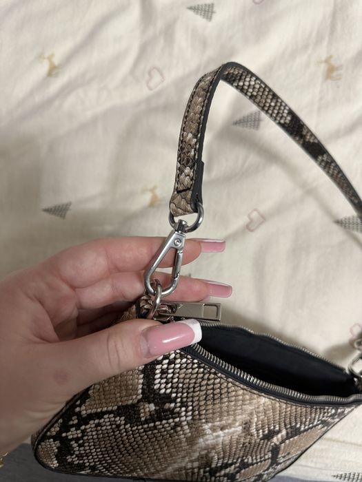 Малка сладка чантичка за рамо