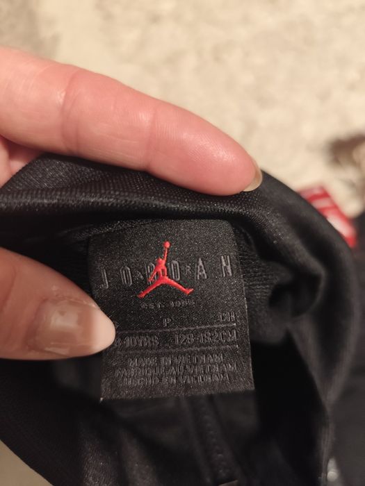 Vând trening Nike Jordan original