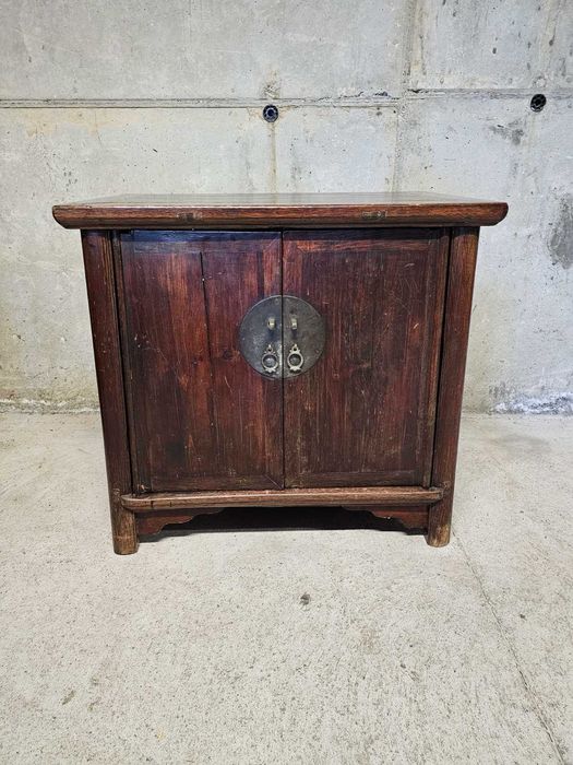 Китайски шкаф в ретро стил