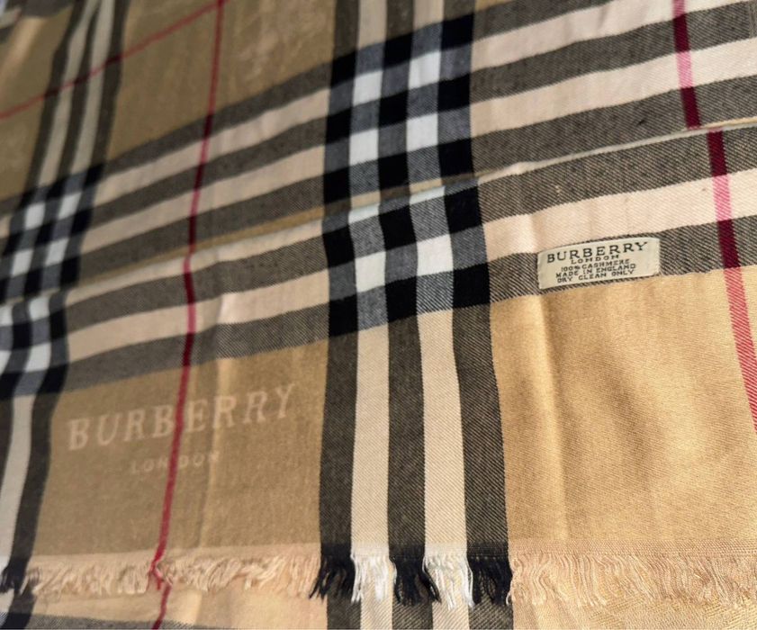 BURBERRY шарф...