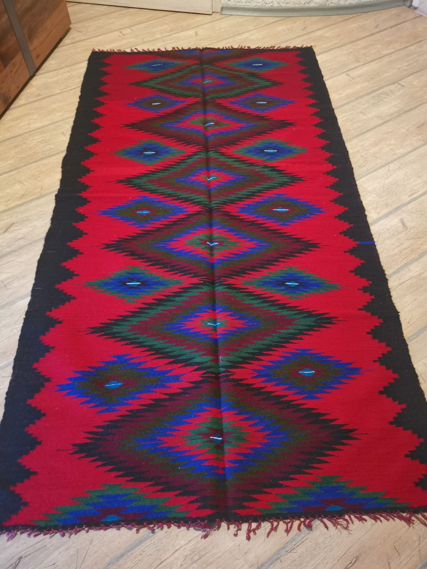 Тетевенски вълнен килим. Нов. Размери120/220