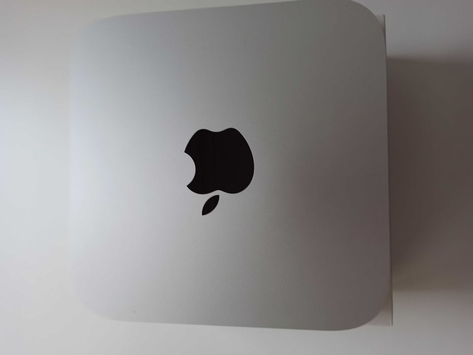 Apple Mac Mini cu procesor Apple M1