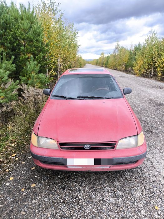 Тойота Карина Е                          .