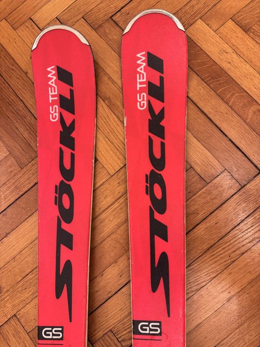 Ski Stockli 128 cm + clapari Fischer RC4 Podium 70 24.5