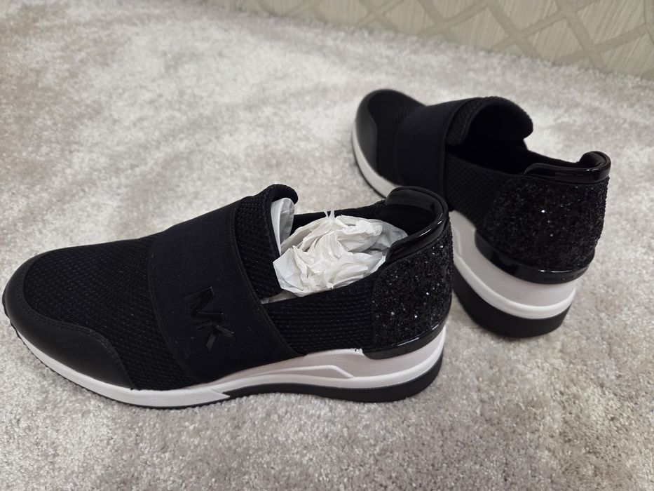 Ново! Michael Kors