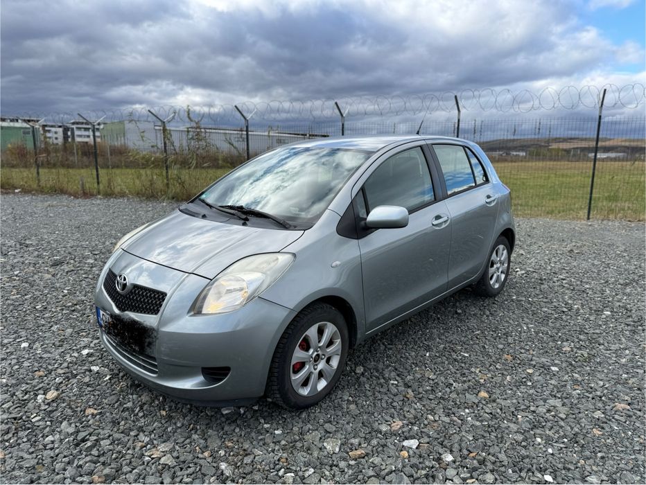 Vând Toyota Yaris