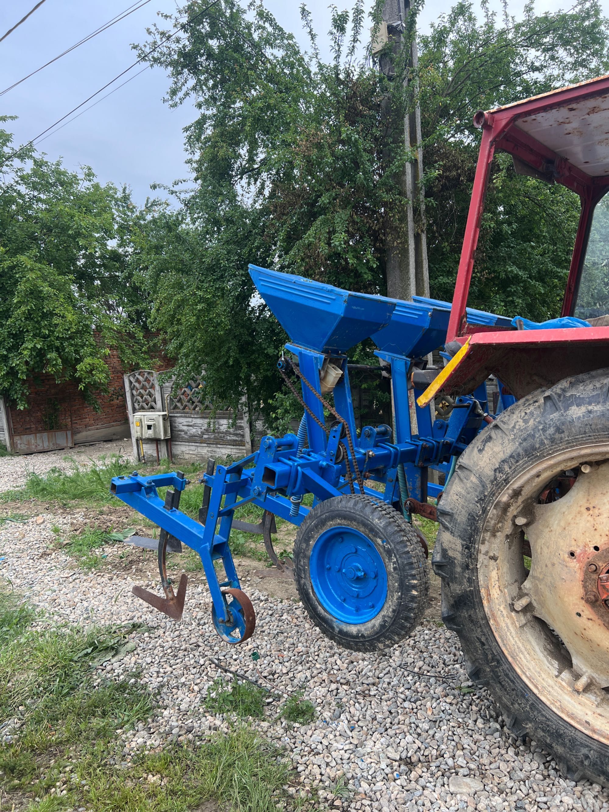 Vând cultivator prasitoare