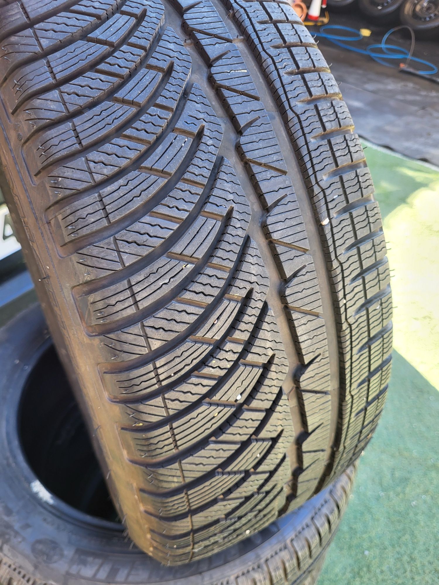 4 бр зимни 225/55/17 Michelin