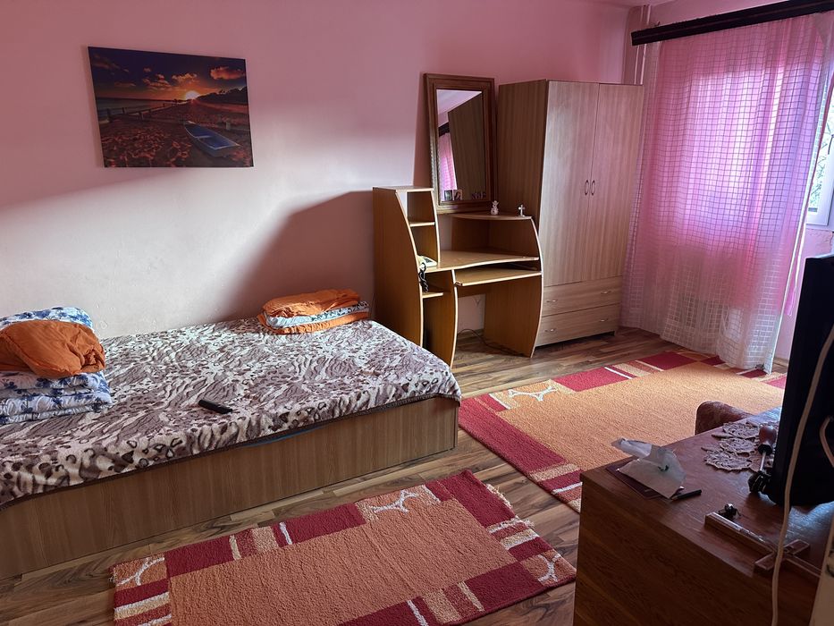 Inchiriez garsoniera brazda