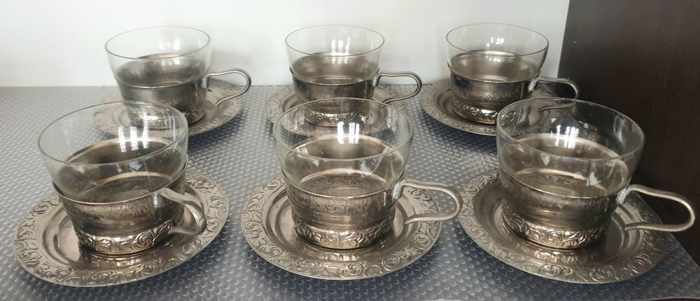 Чаши за чай и кафе с метален държач