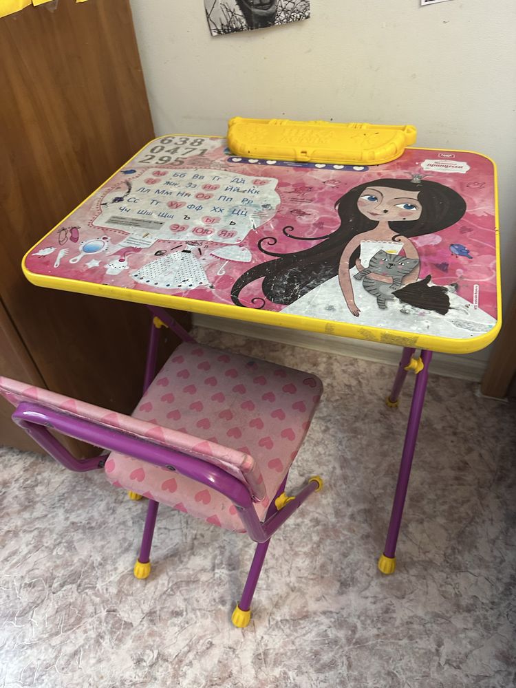 Детский стол со стулом