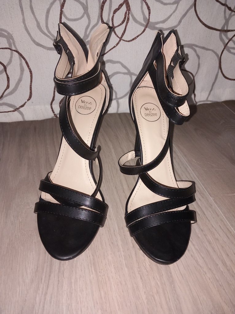 Sandale negre cu toc de 10 cm