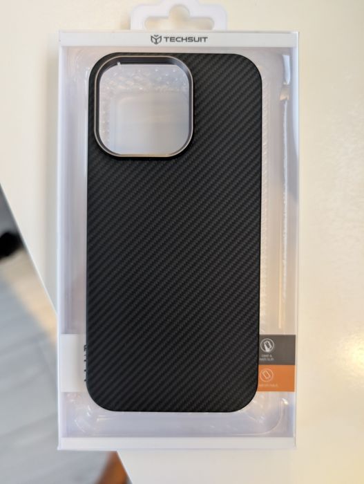 Husa MagSafe iPhone 16 pro din carbon/aramid