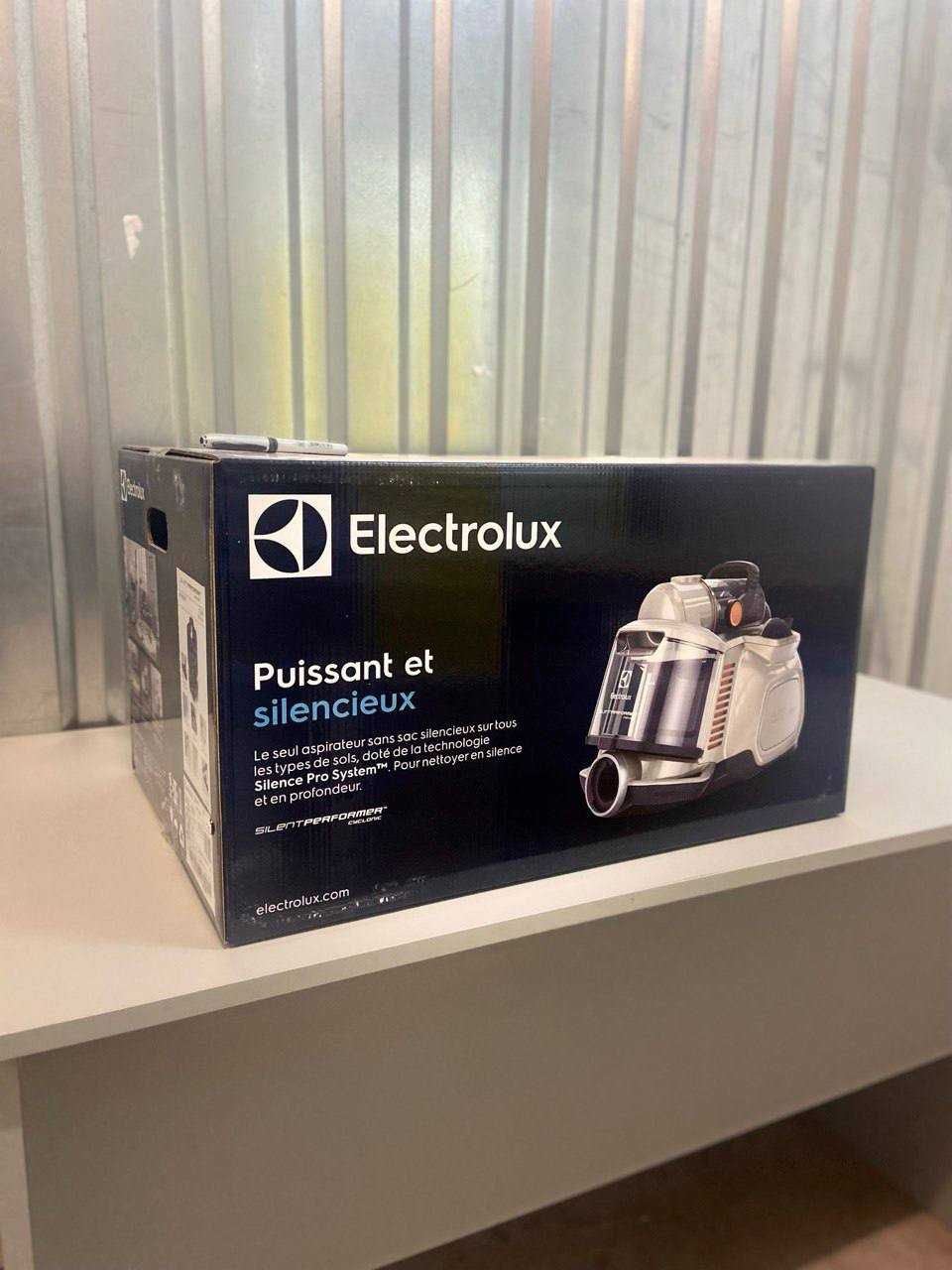 Продаю новые бытовые пылесосы Electrolux ESPC71DB
