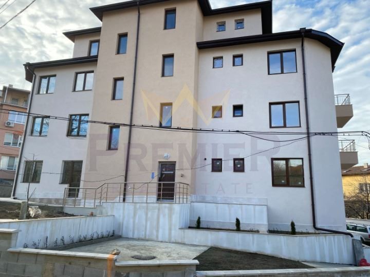 Продава се Тристаен апартамент в Варна, Изгрев - 119 кв.м за 1912 €/кв.м - Снимка #11