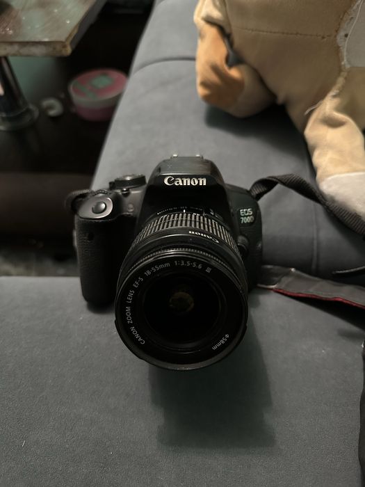 Продам фотоаппарат Canon EOS700D