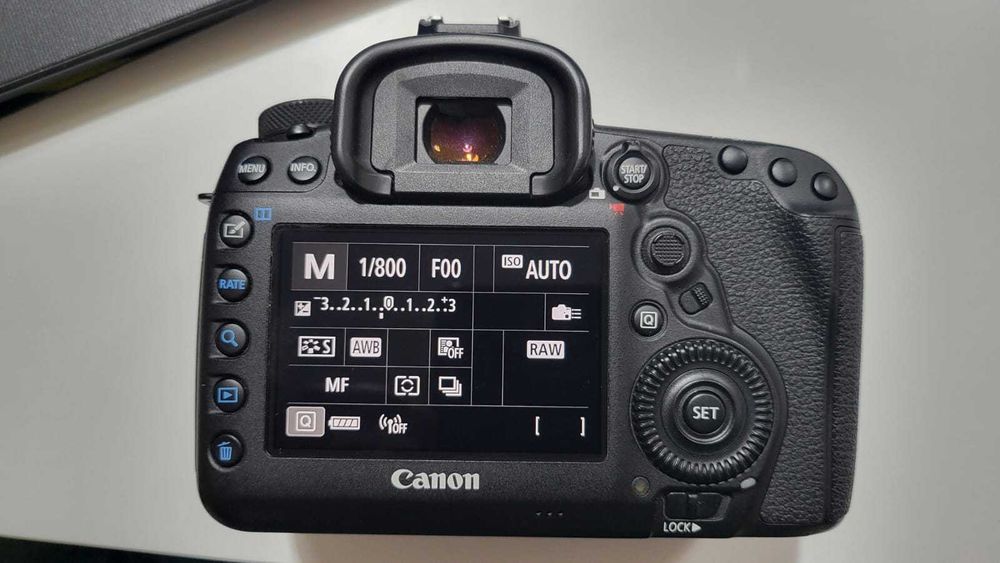 Canon EOS 5D Mark IV Card Memorie LEXAR Professional 64gb  DELKIN 64gb