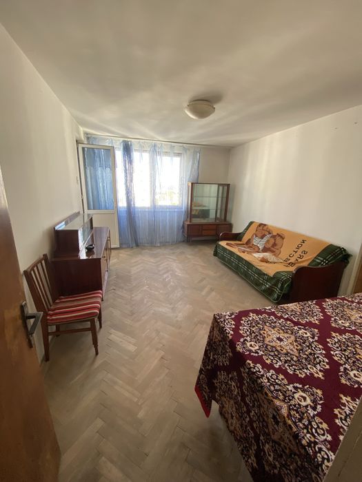 De Vanzare apartament 3 Camere Craiovei Pret 65.000Euro