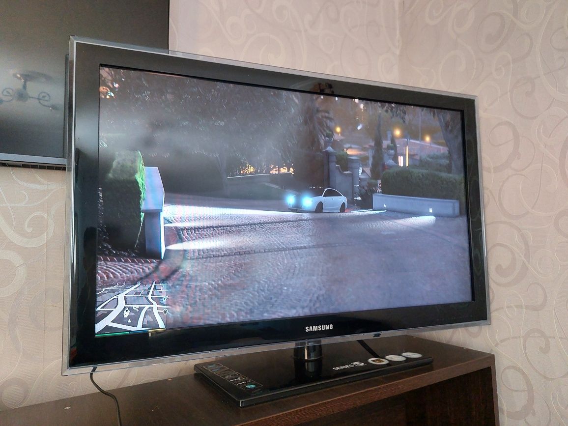 Ps4, TV, геймпад пара, игровой диск пара