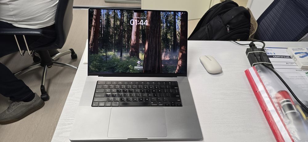 Apple MacBook Pro 16 инча M1 Max 32GB RAM 1TB SSD Space Gray